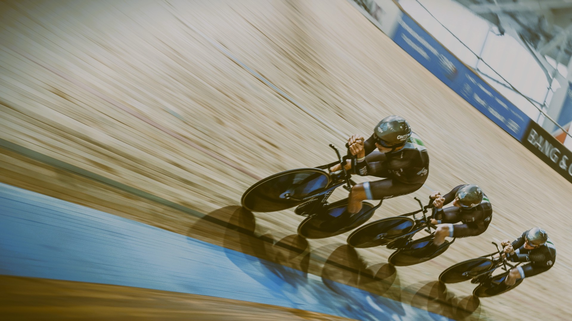Richard Oakes leading a group of 3 riders at the world masters championships on a velodrome.